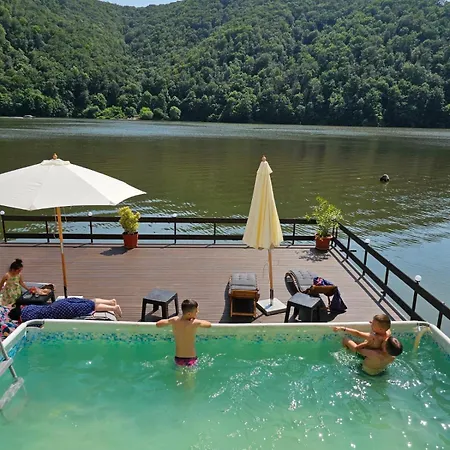 Casa Golful Mraconiei Case de vacanță Ieşelniţa